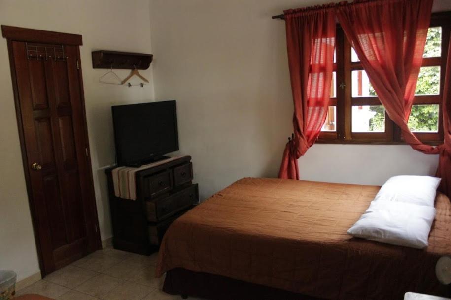 Hotel Y Jardines Casa Buho Антигуа-Гватемала Экстерьер фото