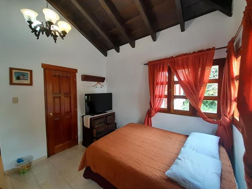 Hotel Y Jardines Casa Buho Антигуа-Гватемала Экстерьер фото