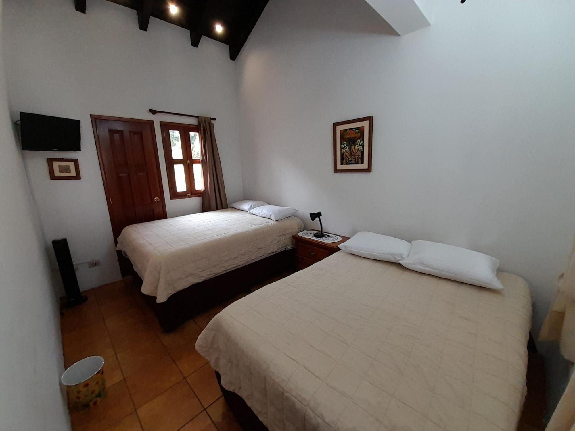 Hotel Y Jardines Casa Buho Антигуа-Гватемала Экстерьер фото